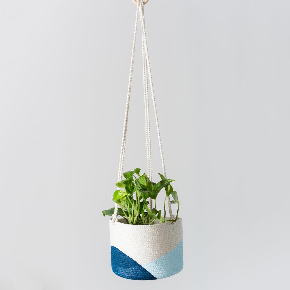 Closed Monday's Hanging Planter Small (Pale Blue/ocean)